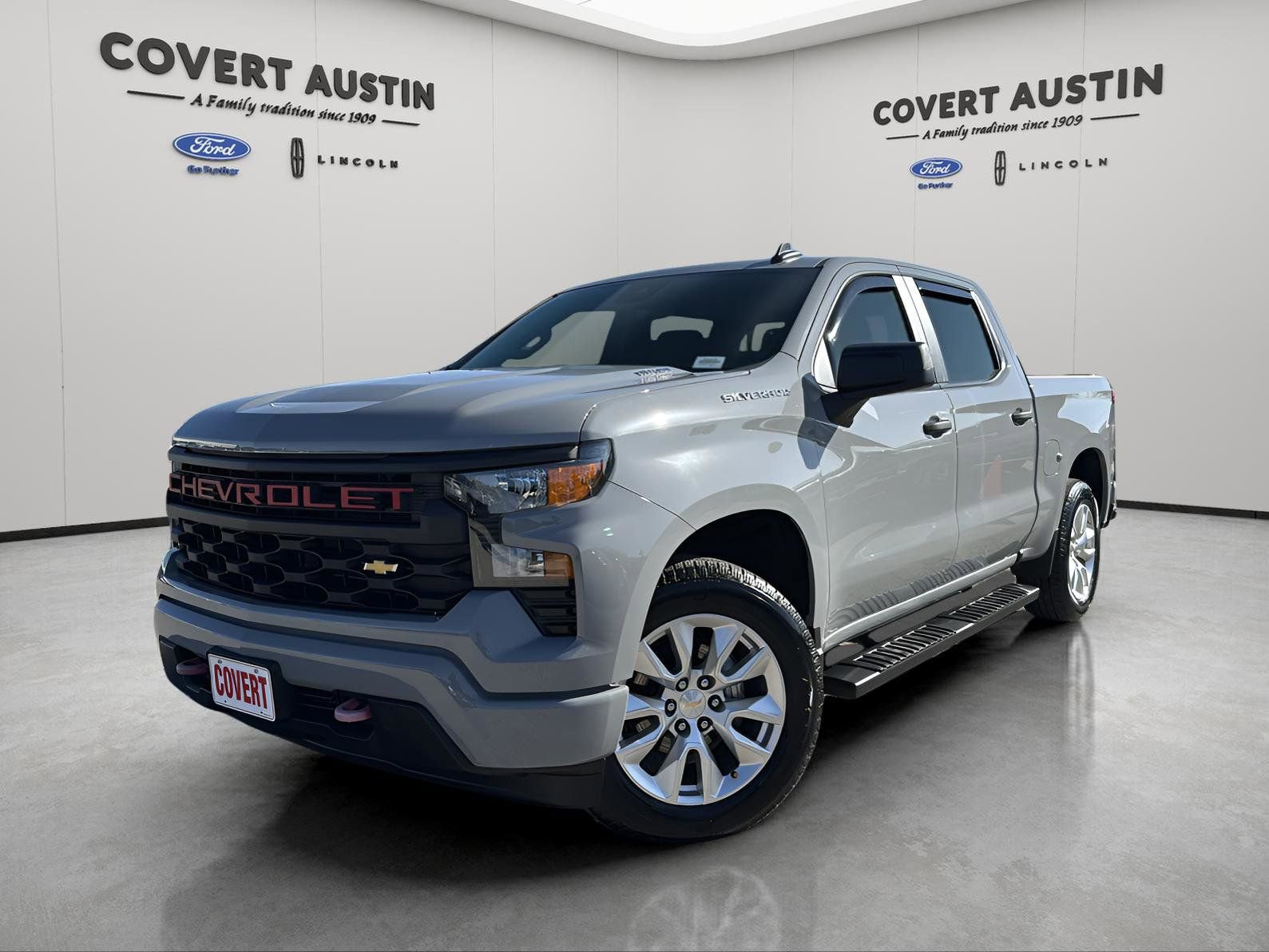 Used 2025 Chevrolet Silverado 1500 Custom image 1