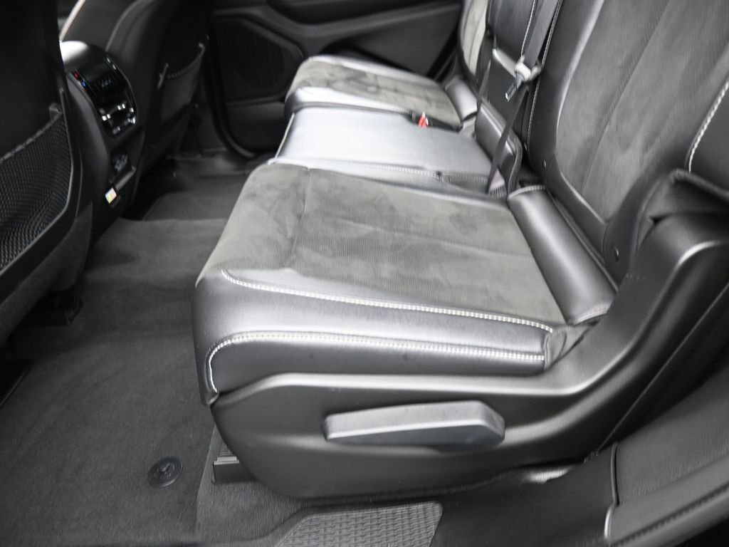 Used 2023 Jeep Grand Cherokee L Laredo image 30
