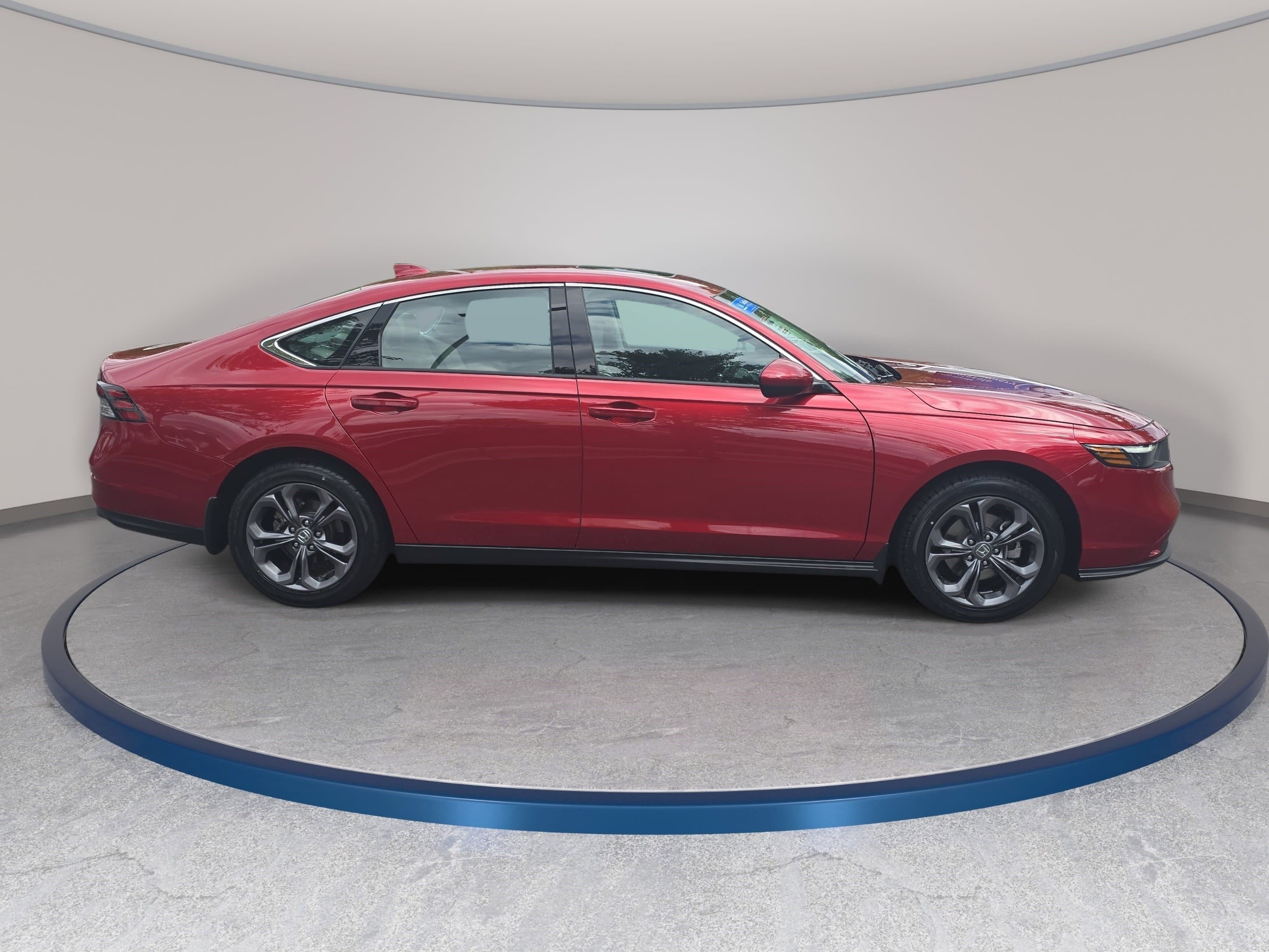 Used 2023 Honda Accord EX image 4