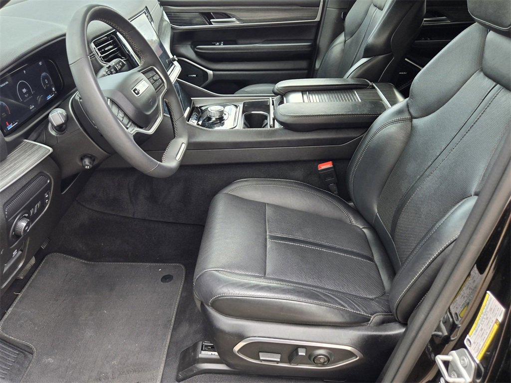 Used 2023 Jeep Wagoneer L Series II image 11