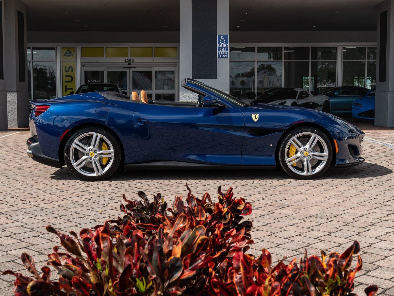 Used 2019 Ferrari Portofino RWD image 20