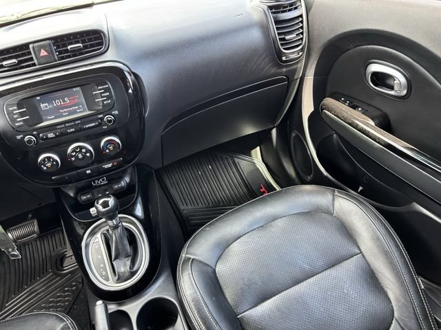 Used 2015 Kia Soul ! FWD image 16