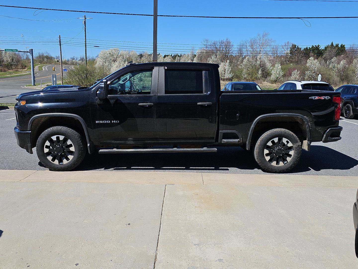 Used 2020 Chevrolet Silverado 2500 Custom w/ Custom Value Package image 3