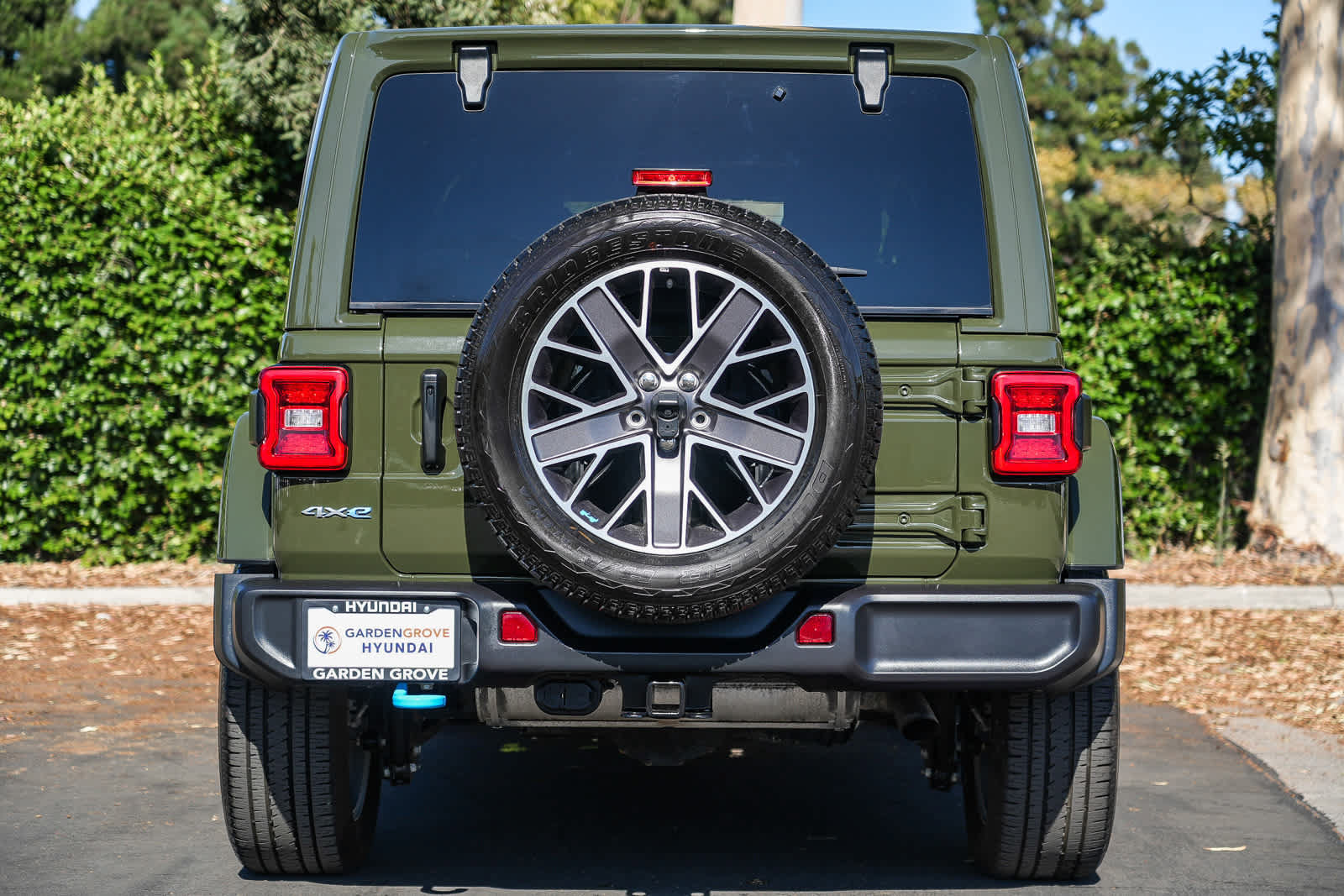 Used 2023 Jeep Wrangler Unlimited Sahara w/ Cold Weather Group AWD/4WD image 7