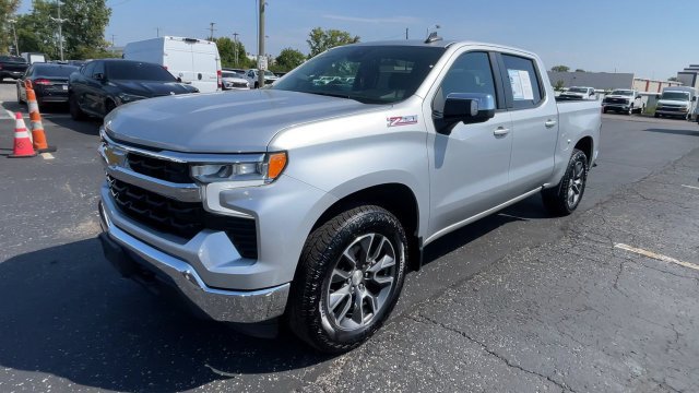 Used 2022 Chevrolet Silverado 1500 LT AWD/4WD image 6
