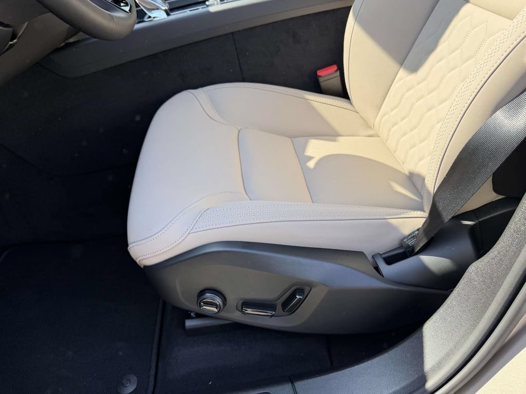 New 2026 Volvo XC60 B5 Plus w/ Climate Package AWD/4WD image 16