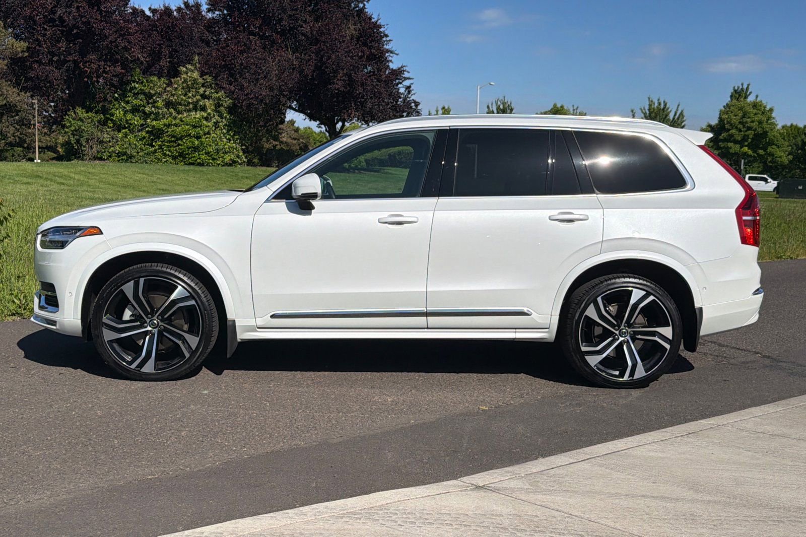 Used 2025 Volvo XC90 B6 Ultra w/ Lounge Package AWD/4WD image 6