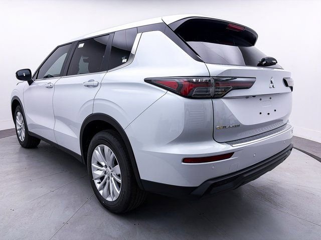 New 2025 Mitsubishi Outlander ES image 5