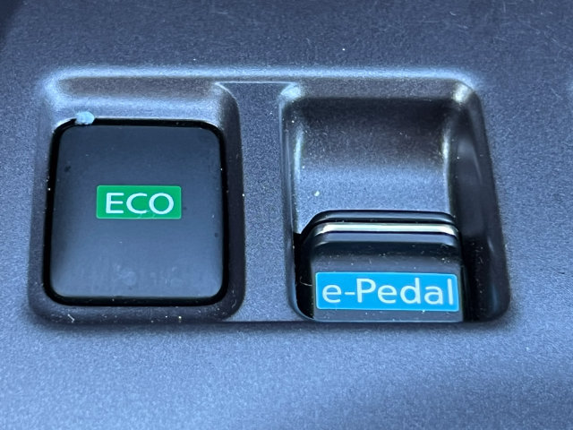Used 2025 Nissan Leaf S FWD image 25
