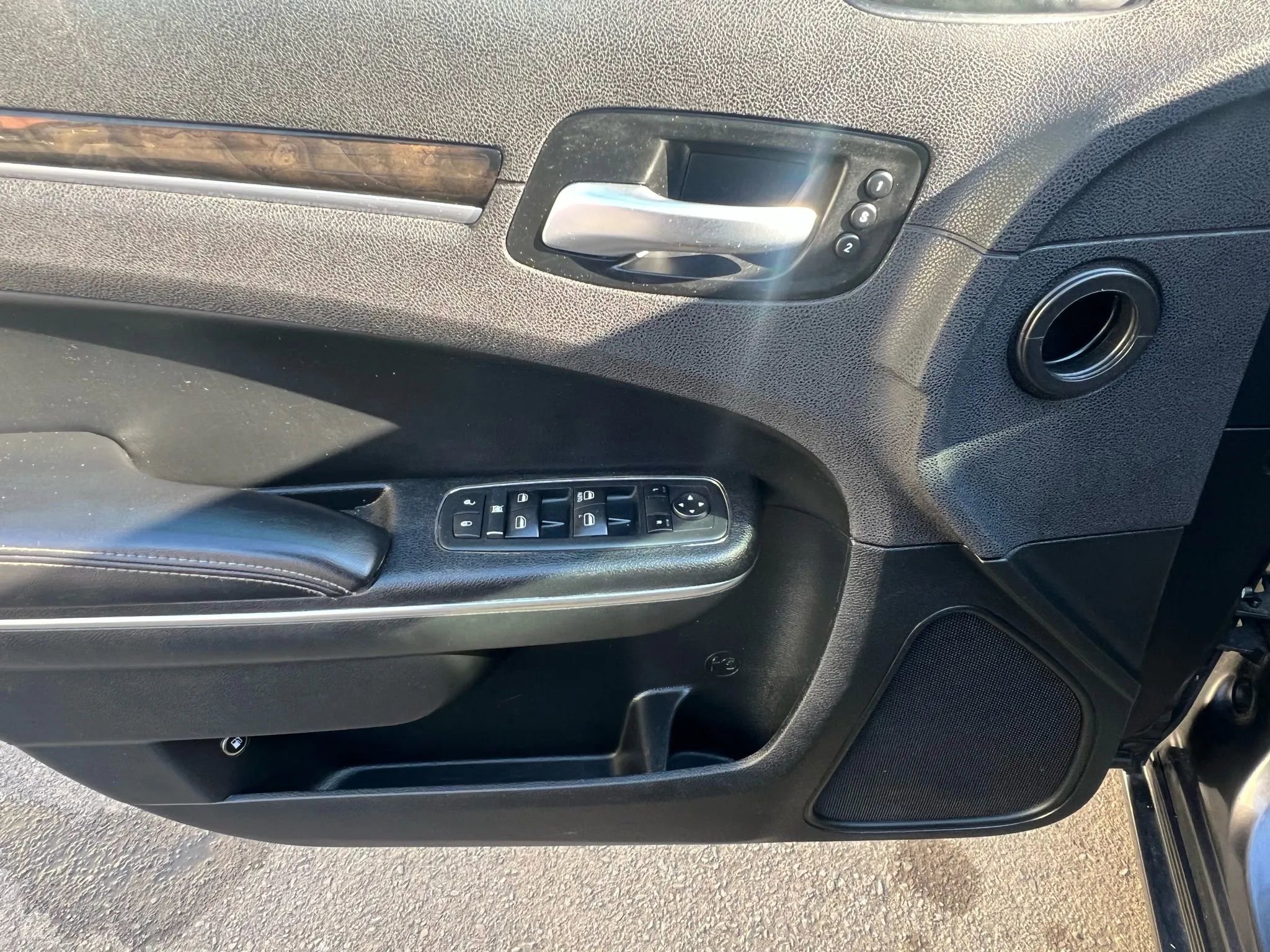 Used 2017 Chrysler 300 C RWD image 22