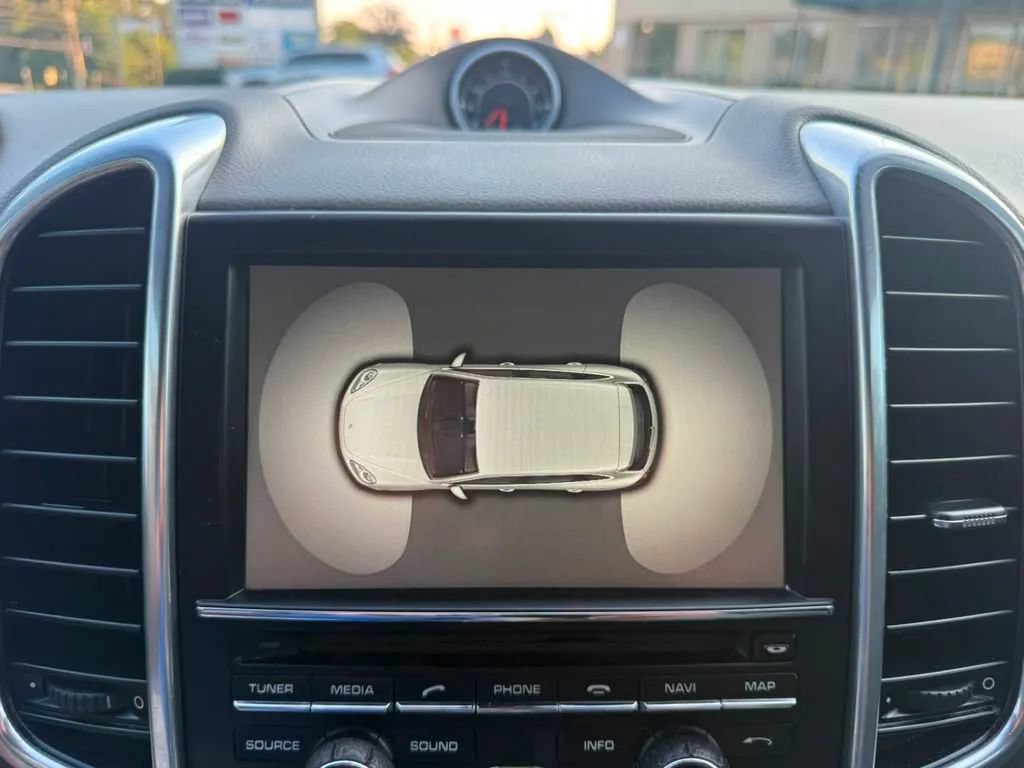 Used 2013 Porsche Cayenne AWD/4WD image 16
