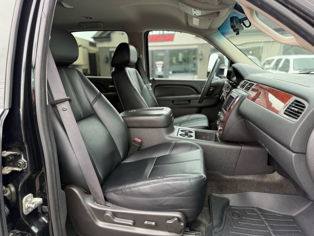 Used 2011 Chevrolet Suburban 2500 LS AWD/4WD image 11