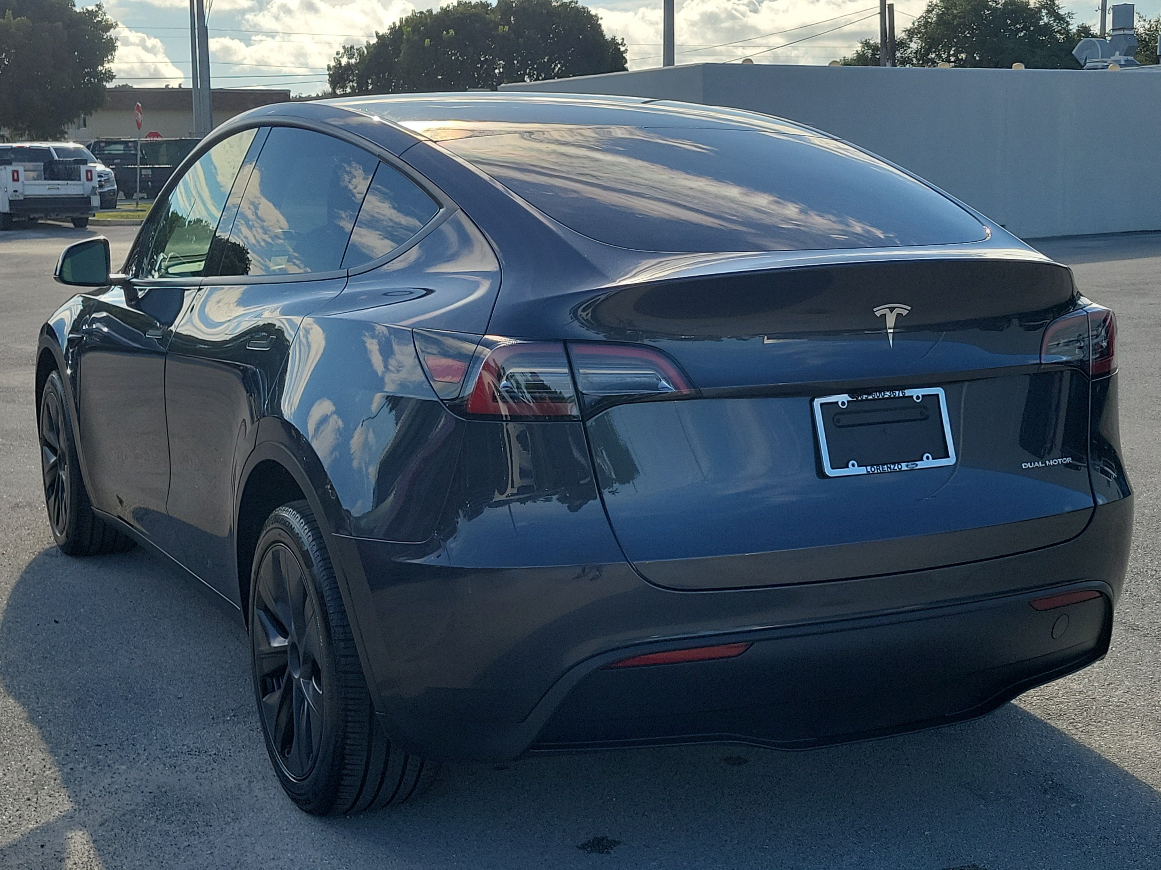 Used 2024 Tesla Model Y Long Range AWD/4WD image 7