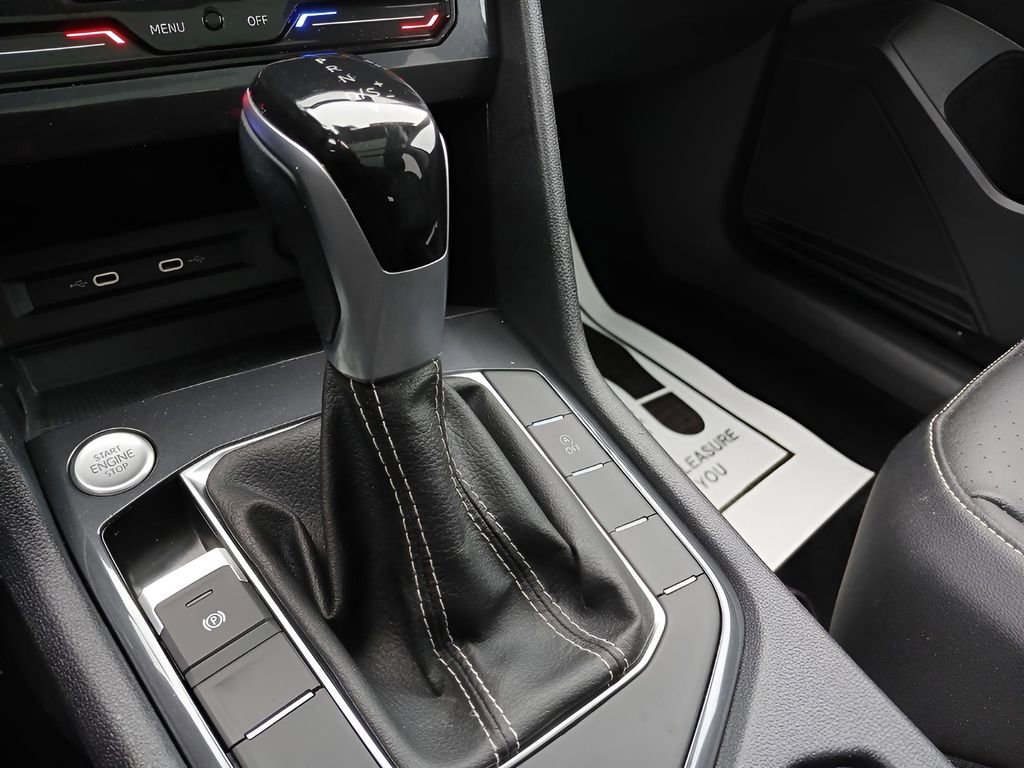 Used 2022 Volkswagen Tiguan SE image 11