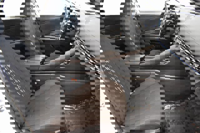 Used 2025 Hyundai Elantra SEL image 21