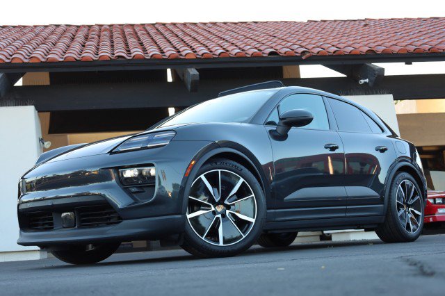 Used 2025 Porsche Macan 4 Electric AWD/4WD image 66