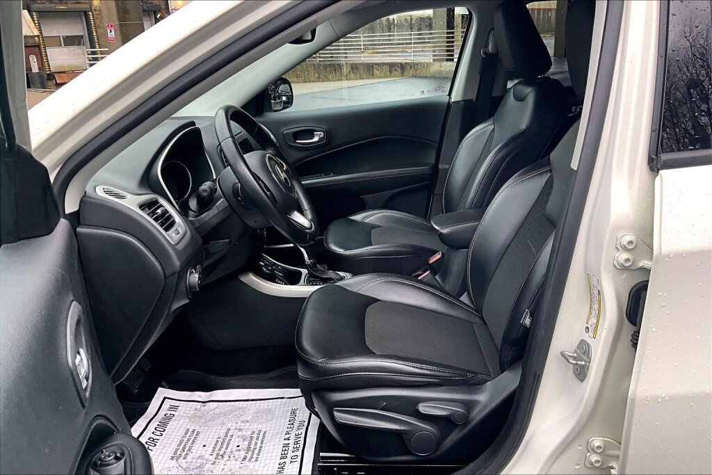 Used 2020 Jeep Compass Latitude image 14