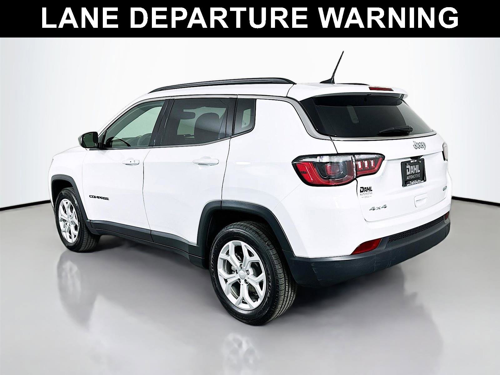 Used 2024 Jeep Compass Latitude image 10