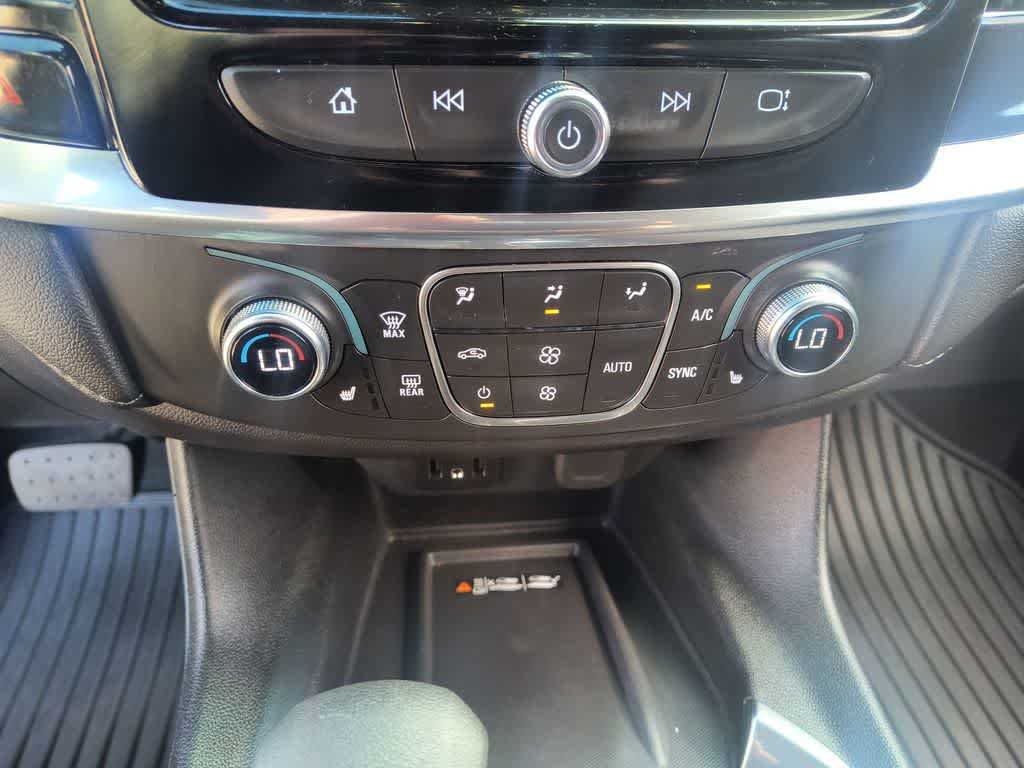 Used 2023 Chevrolet Traverse LT w/ Rear Camera Mirror Package image 18