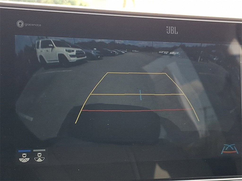 Used 2021 Toyota Highlander Limited image 18