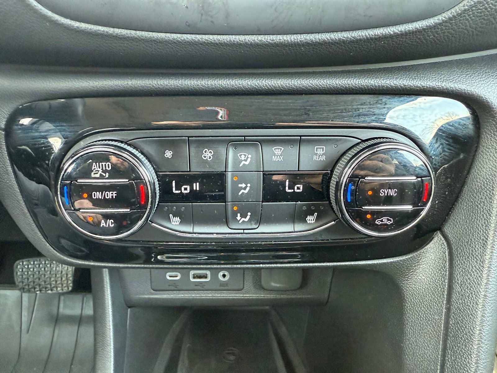 Certified 2021 Buick Encore GX Essence w/ Advanced Technology Package image 31