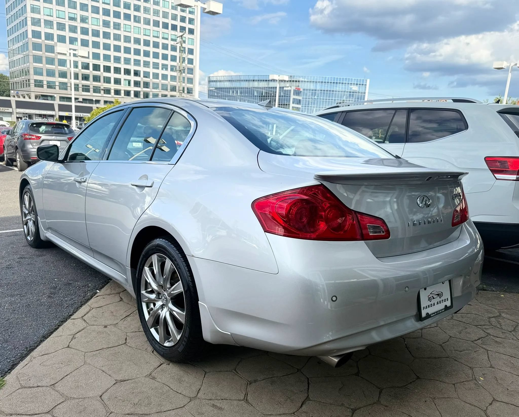 Used 2011 INFINITI G37 x Sedan w/ Premium Pkg AWD/4WD image 5