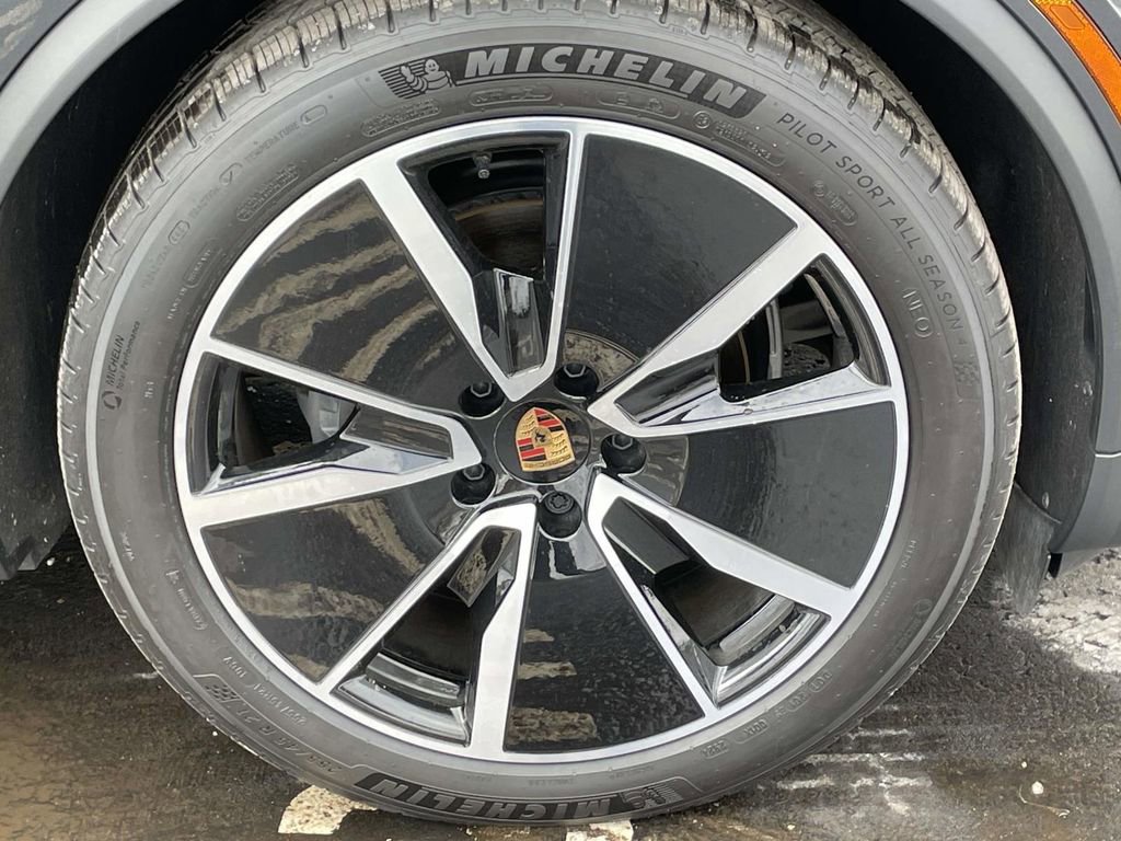 Used 2024 Porsche Macan 4 Electric image 14