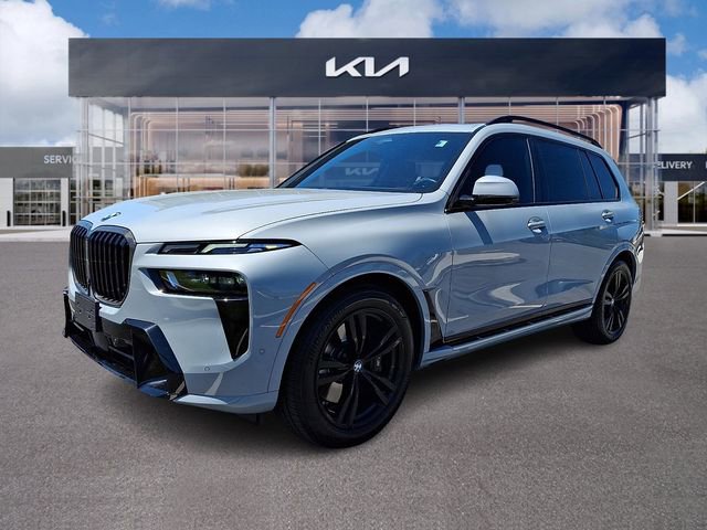 Used 2023 BMW X7 xDrive40i w/ Executive Package AWD/4WD image 3