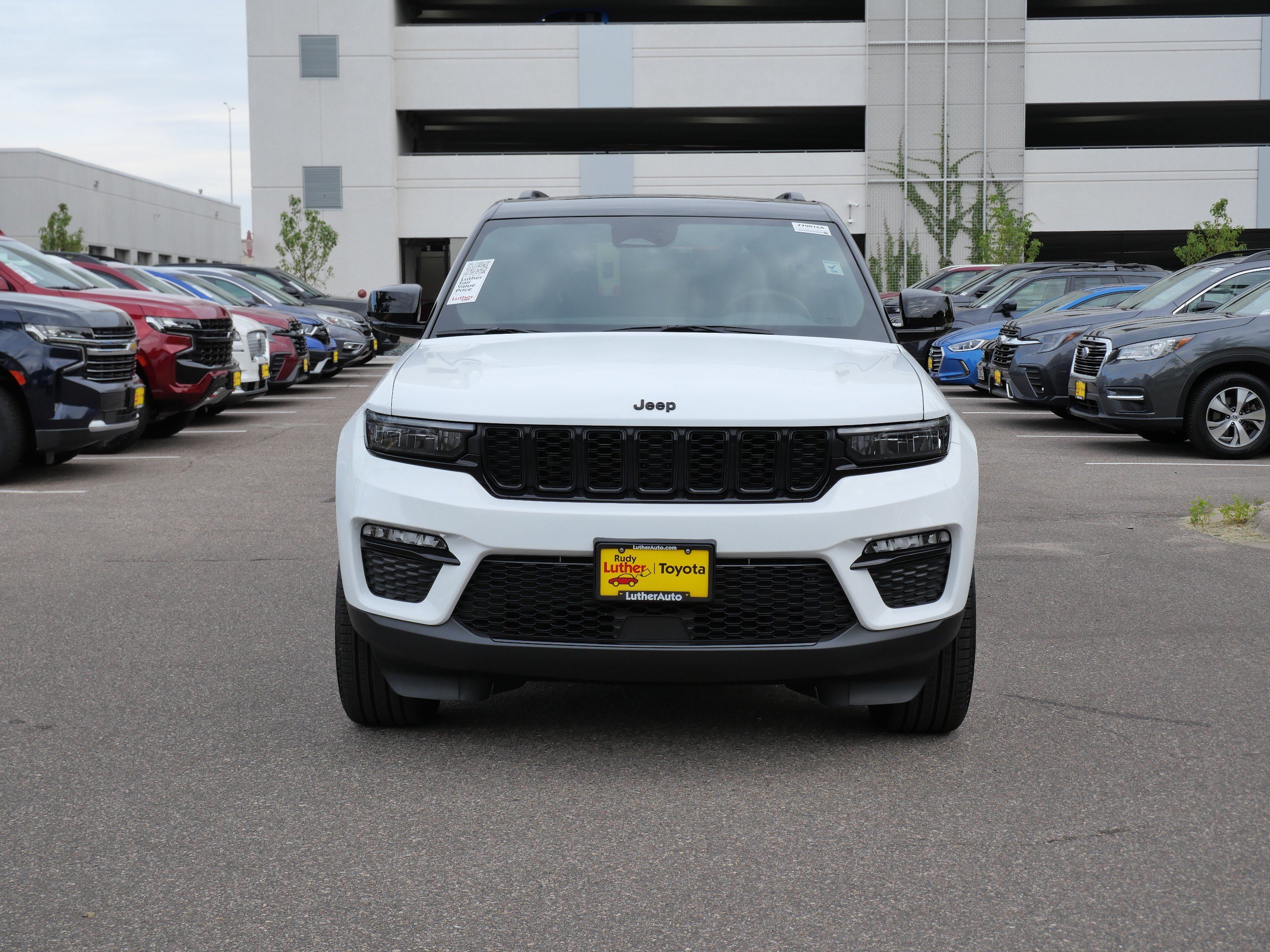 Used 2025 Jeep Grand Cherokee Limited AWD/4WD image 2