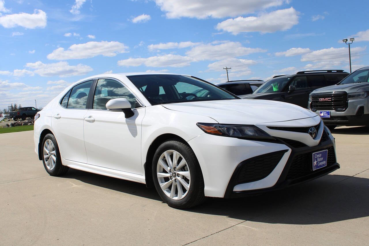Used 2024 Toyota Camry SE FWD image 3