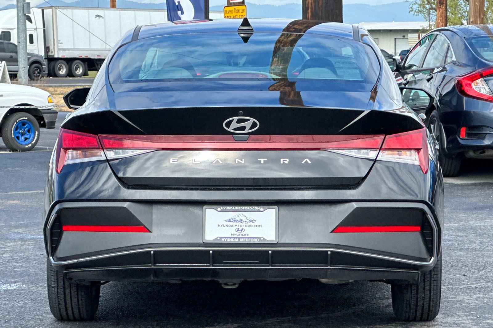 Certified 2024 Hyundai Elantra SE FWD image 5