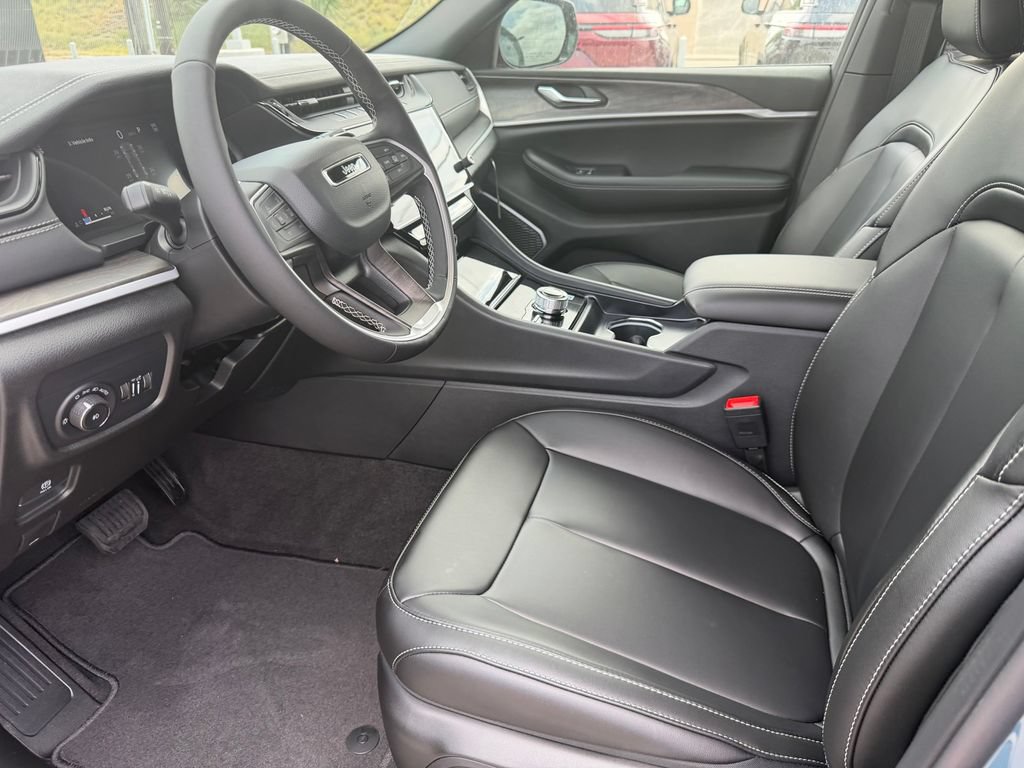 New 2026 Jeep Grand Cherokee Limited RWD image 11