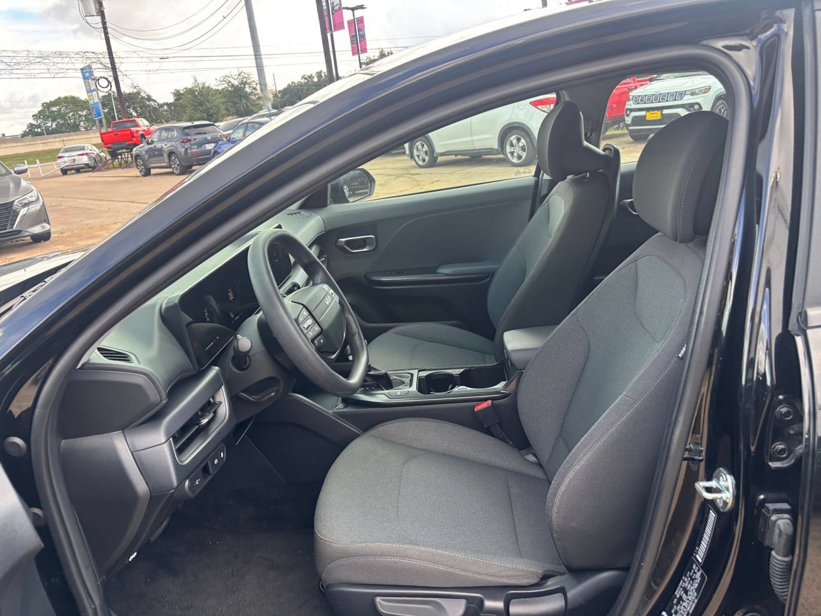 Used 2025 Kia K4 FWD image 25
