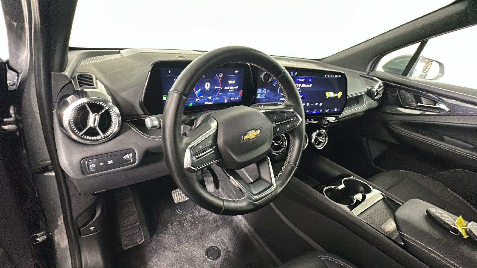 Used 2024 Chevrolet Blazer EV LT AWD/4WD image 17