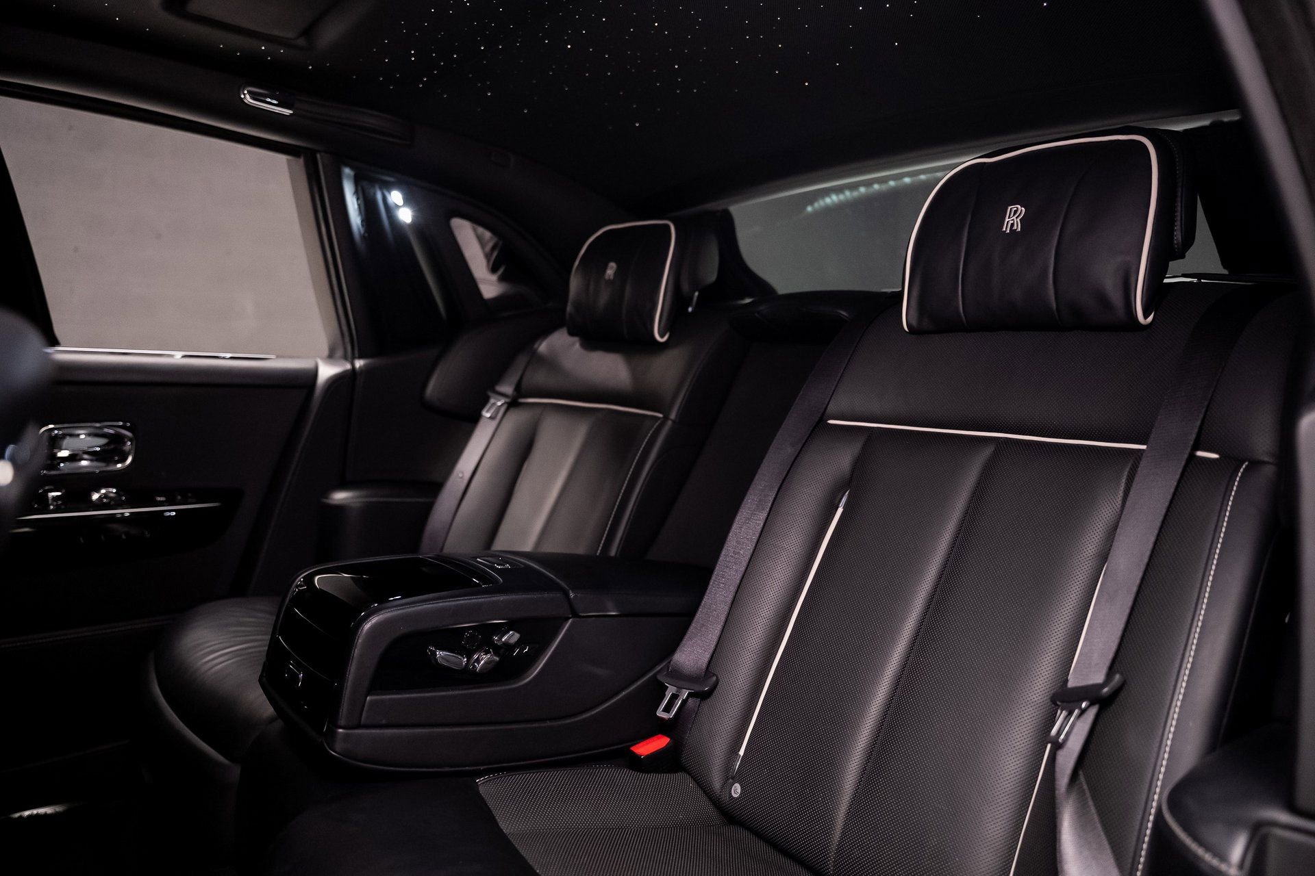 Used 2018 Rolls-Royce Phantom Sedan image 64
