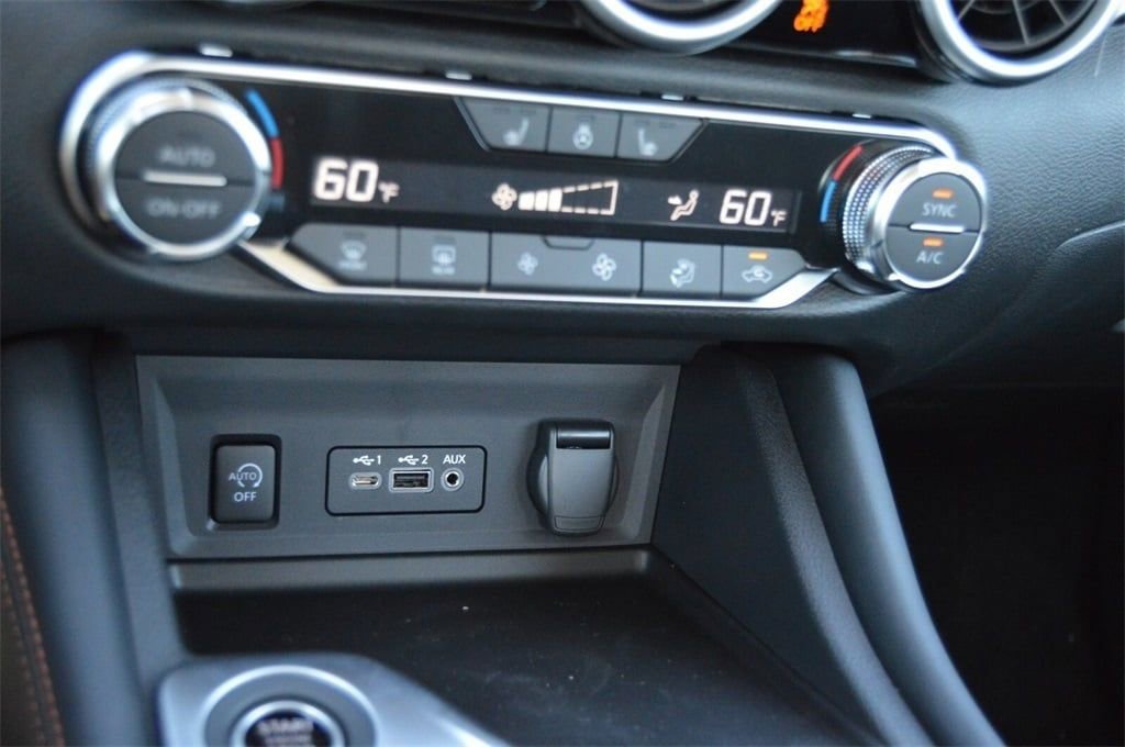 Used 2025 Nissan Sentra SR w/ SR Premium Package image 27