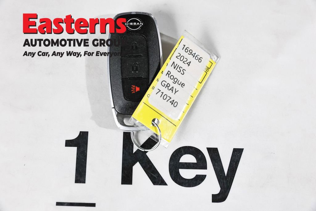 Used 2024 Nissan Rogue S image 26