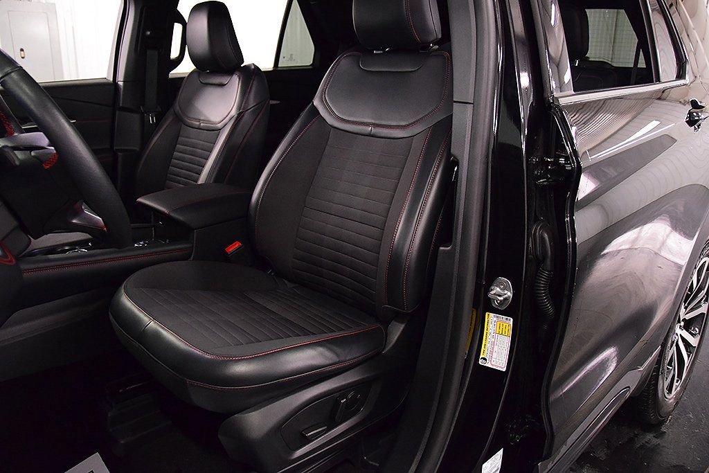Used 2025 Ford Explorer ST-Line image 29