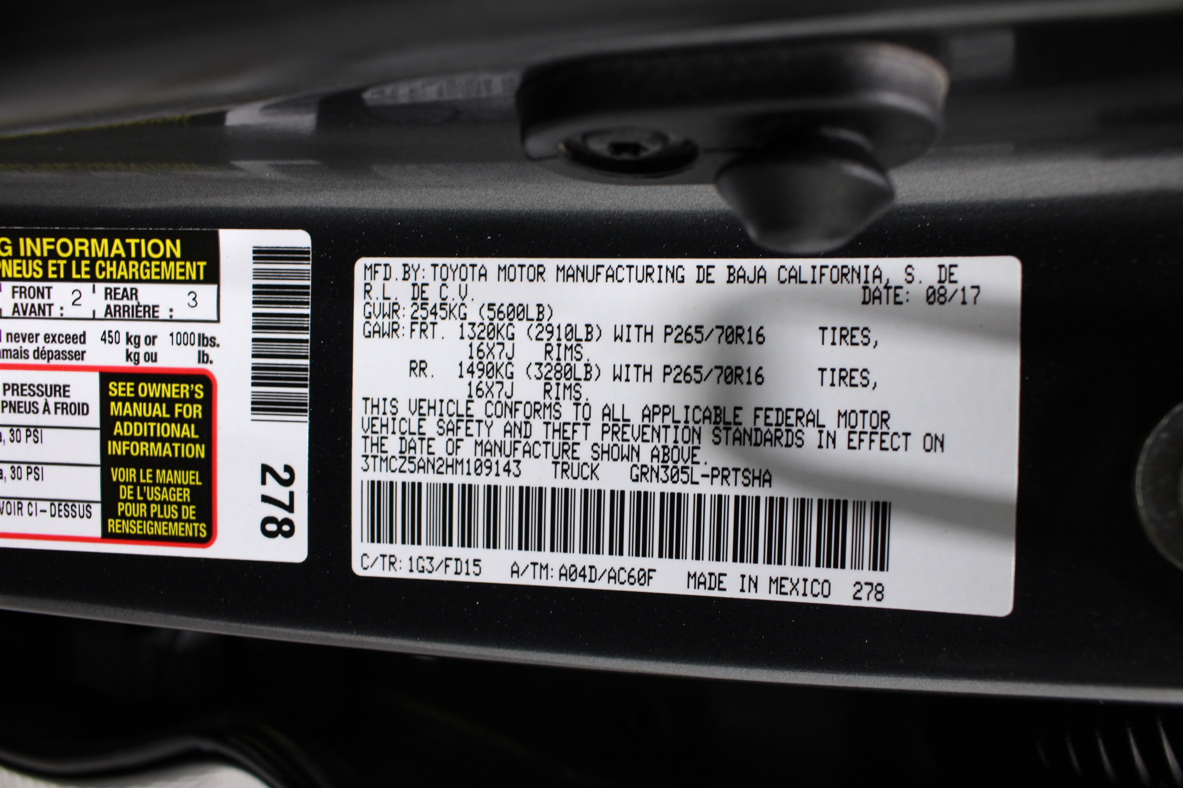 Used 2017 Toyota Tacoma TRD Off-Road w/ Tow Package (A/T) AWD/4WD image 37