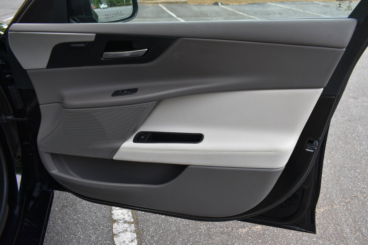 Used 2019 Jaguar XE Prestige image 23