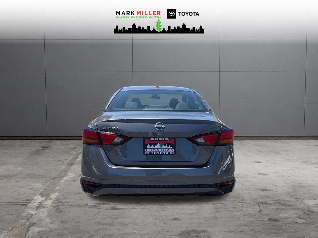 Used 2025 Nissan Altima 2.5 SV FWD image 4