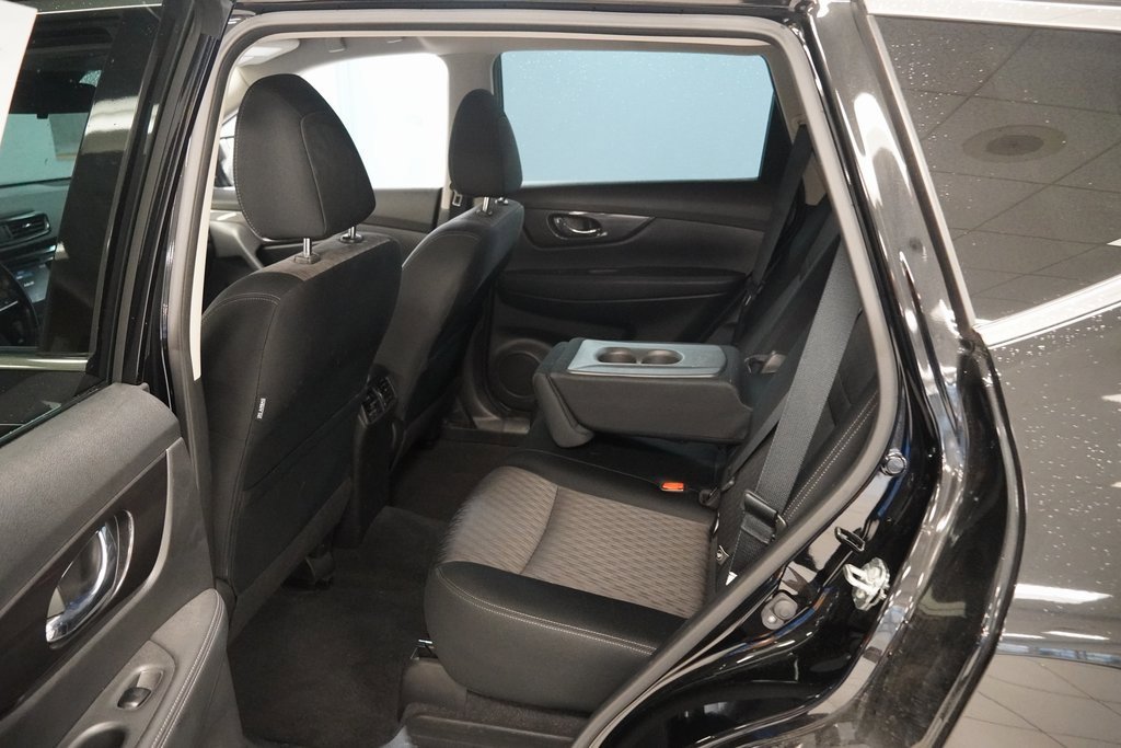 Used 2020 Nissan Rogue SV image 20