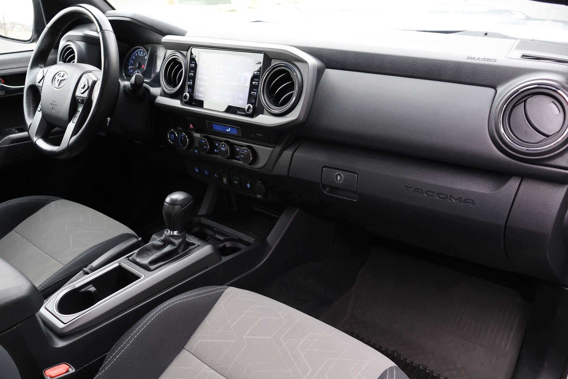 Used 2022 Toyota Tacoma TRD Sport w/ Technology Package image 26