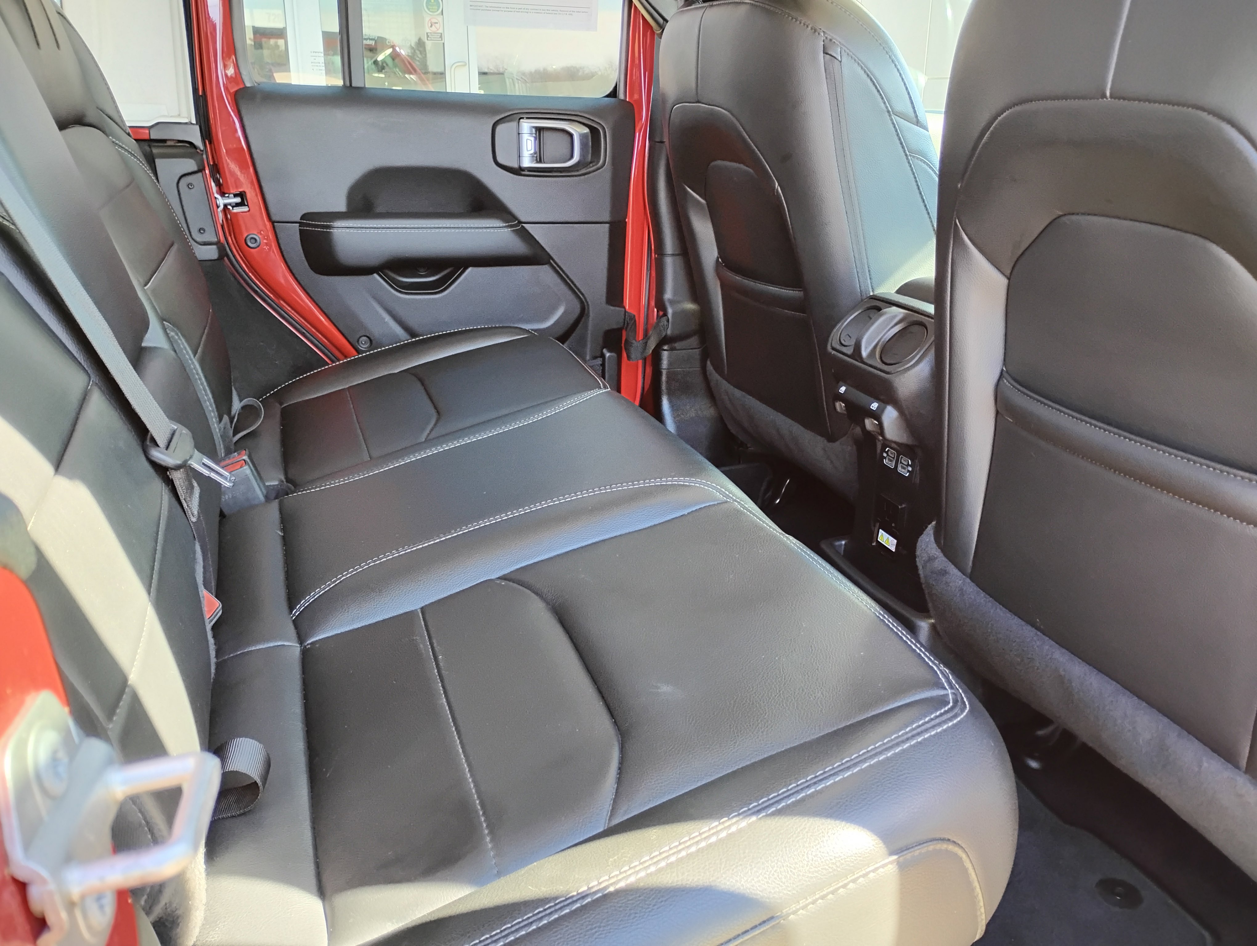 Used 2022 Jeep Wrangler Unlimited Sahara w/ Cold Weather Group image 19