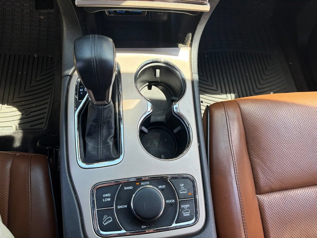 Used 2017 Jeep Grand Cherokee Summit AWD/4WD image 3