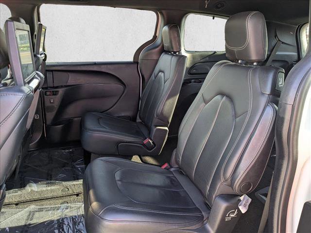 Used 2018 Chrysler Pacifica Touring-L Plus w/ S Appearance Package image 18