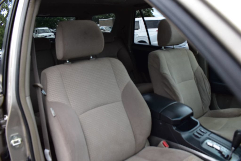 Used 2003 Toyota 4Runner SR5 AWD/4WD image 17