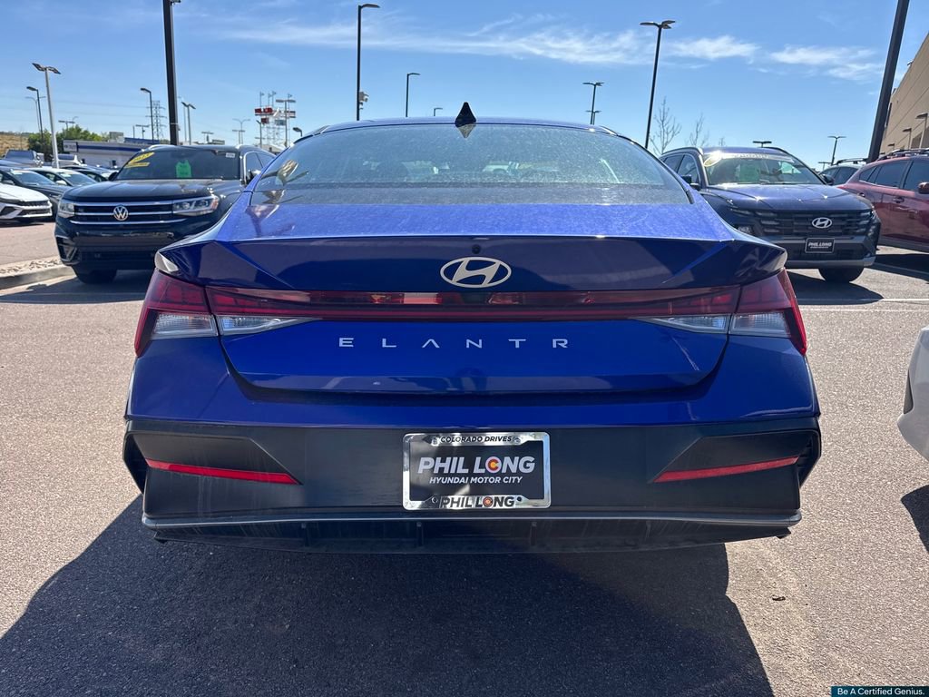 Certified 2025 Hyundai Elantra SEL FWD image 10