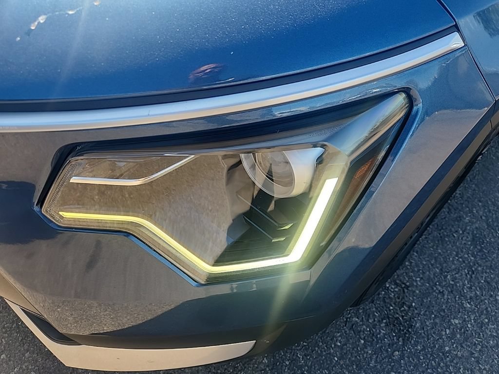 Certified 2024 Kia Niro EX FWD image 6