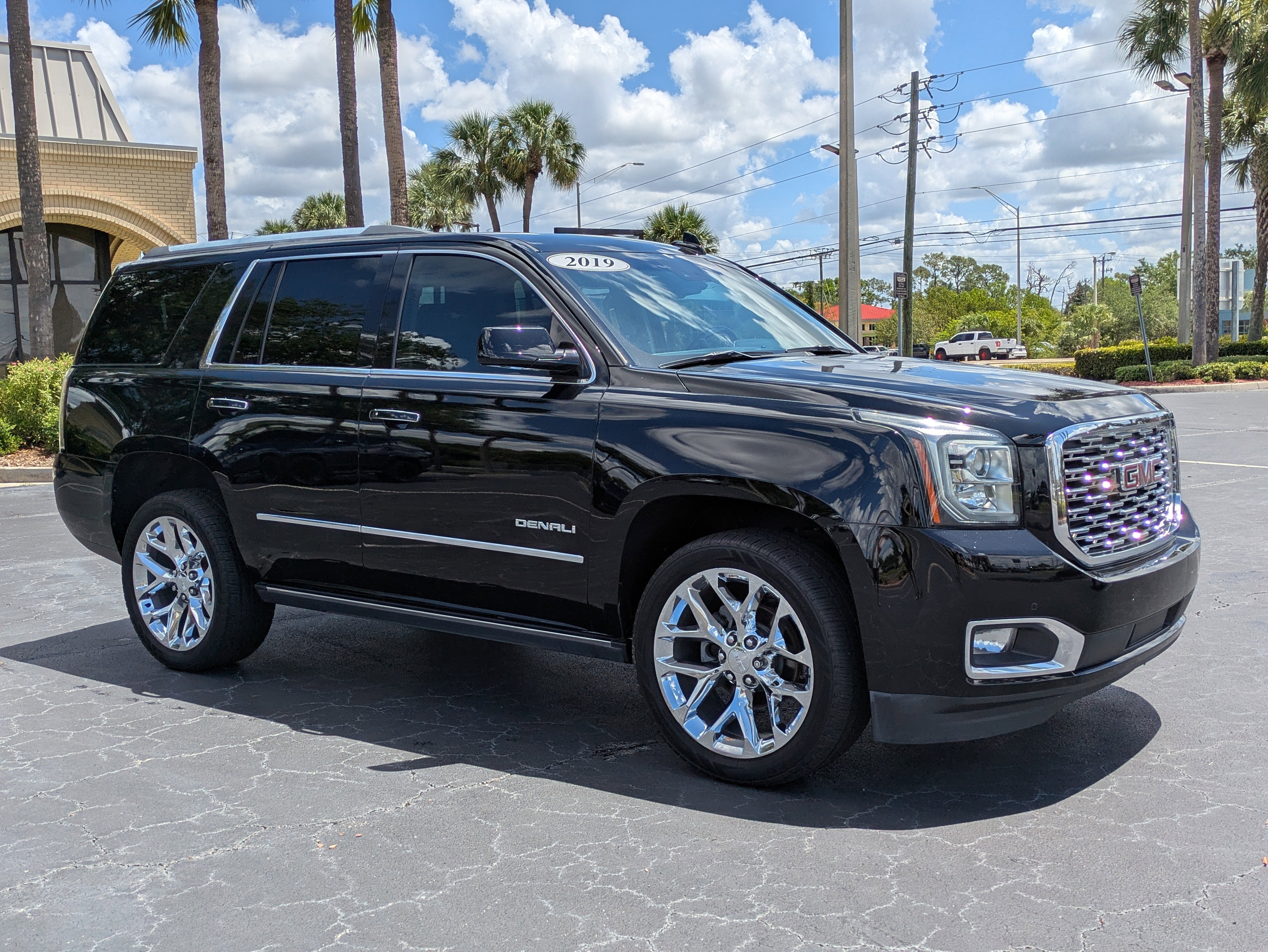 Used 2019 GMC Yukon Denali w/ Denali Ultimate Package AWD/4WD image 6